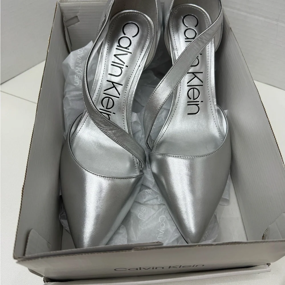 NEW  Calvin Klein Gilisa Asymmetric Strap Pumps in silver leather size 10M